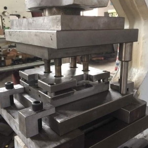 多功能聯合沖剪機